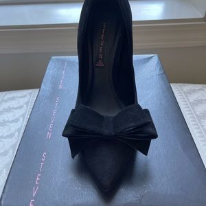 Size 7 suede Steven Madden black heels